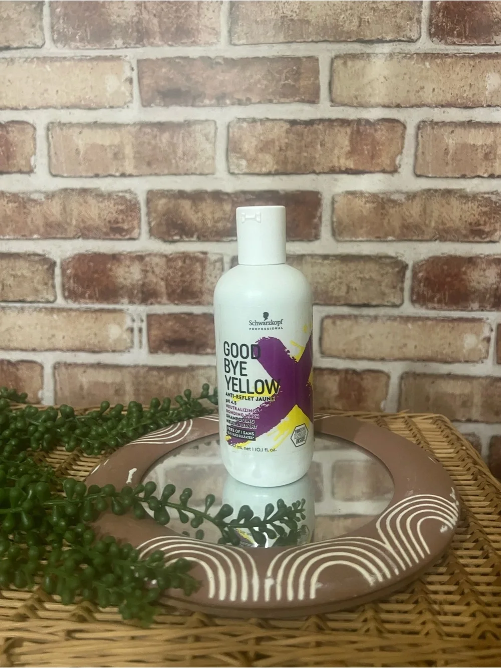 Schwarzkopf Goodbye Yellow Purple Toning Shampoo - White/Purple